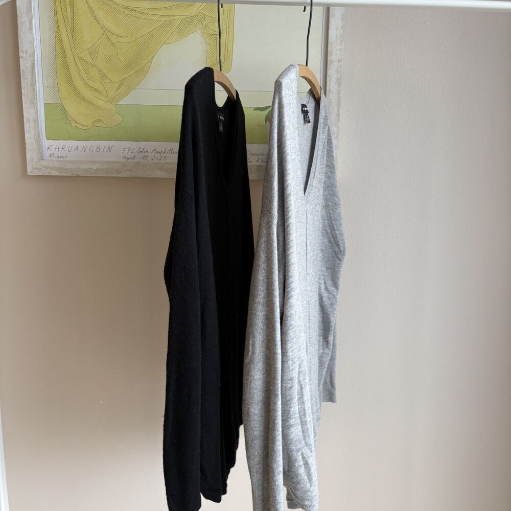 Everyday V-Neck Sweater (Set of 2) - Picture 5 of 12